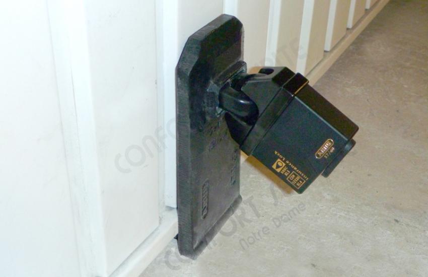 Protection des portes de garage système patte ABUS 